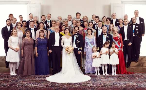 Ruotsin prinssi Carl Philipin ja prinsessa Sofian viralliset hääkuvat, vieraiden asut ja tiarat