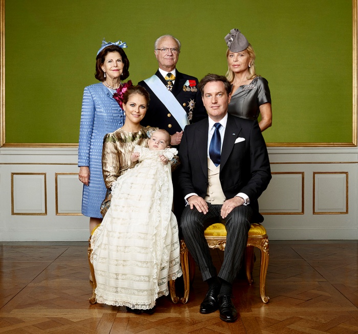 Ruotsin prinssi Nicolaksen ristiäiset, kastejuhla, prinsessa Madeleine, Chris O'Neill, kuningas Kaarle Kustaa, kuningatar Silvia, Eva O'Neill, virallinen kuva, isovanhemmat