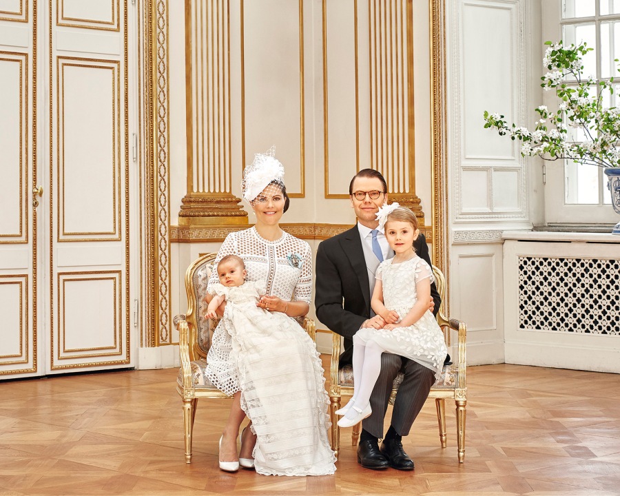 Ruotsin prinssi Oscarin kastejuhla, ristiäiset - kruununprinsessa Victoria, prinssi Daniel, prinsessa Estelle, prinssi Oscar, kuninkaalliset, Hovikirjeenvaihtaja