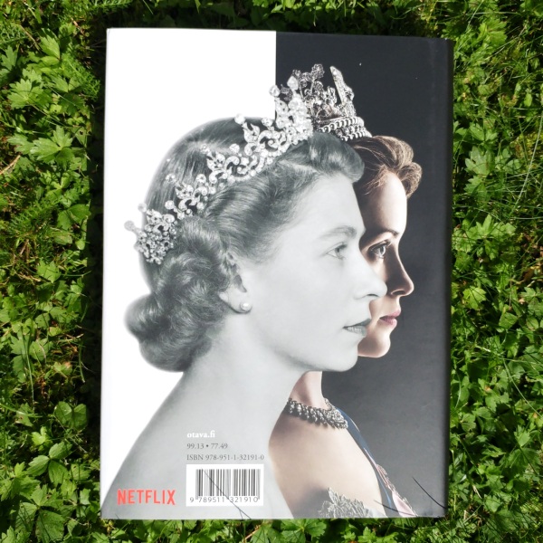 The Crown - Todellinen tarina -kirja, Otava, Netflix, Robert Lacey, arvio Hovikirjeenvaihtaja, kuninkaalliset